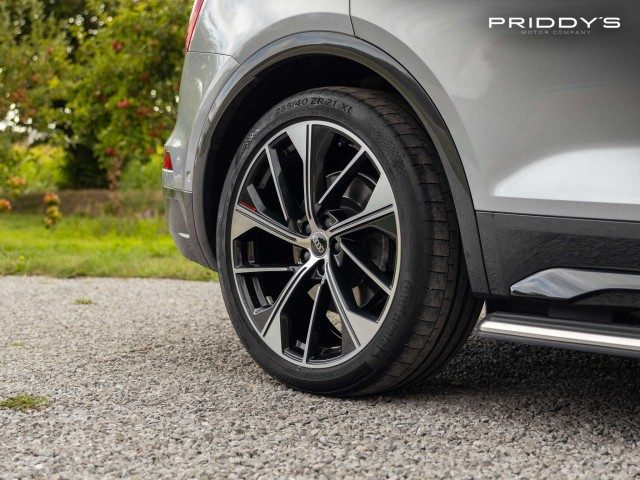 Audi Q5 - Image 10