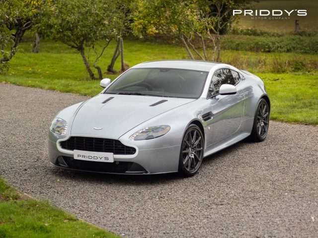 Aston Martin Vantage - Image 5