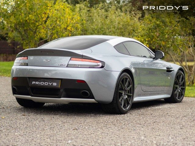 Aston Martin Vantage - Image 7