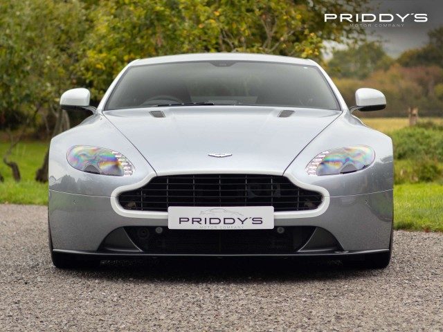 Aston Martin Vantage - Image 9