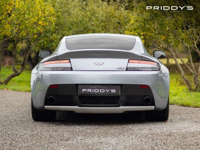 Aston Martin Vantage - Image 10