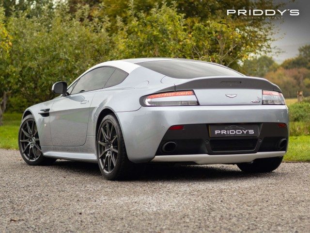 Aston Martin Vantage - Image 11
