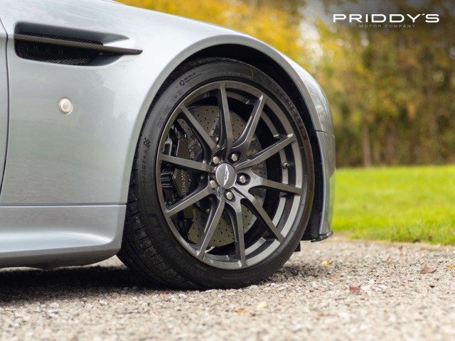 Aston Martin Vantage - Image 14