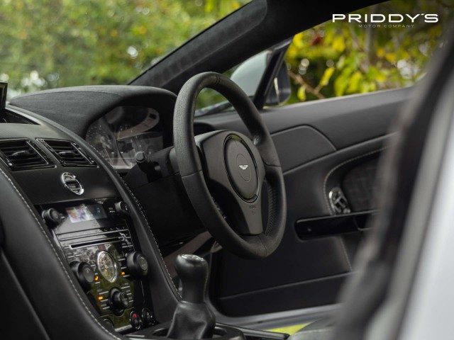 Aston Martin Vantage - Image 16