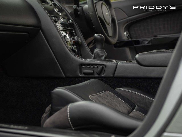 Aston Martin Vantage - Image 17