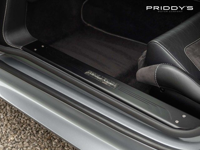 Aston Martin Vantage - Image 18