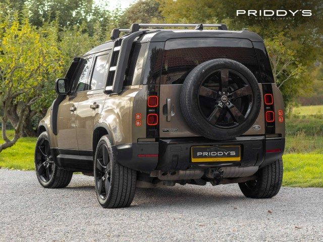 Land Rover Defender - Image 5