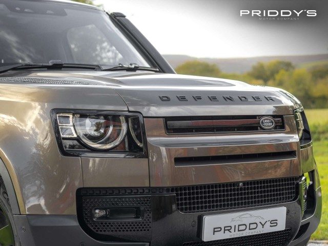 Land Rover Defender - Image 7