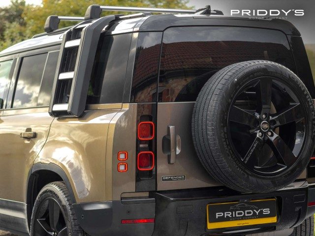 Land Rover Defender - Image 10