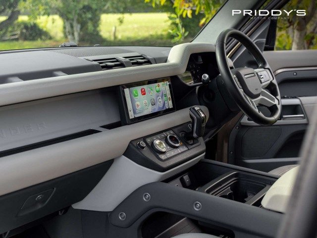 Land Rover Defender - Image 13