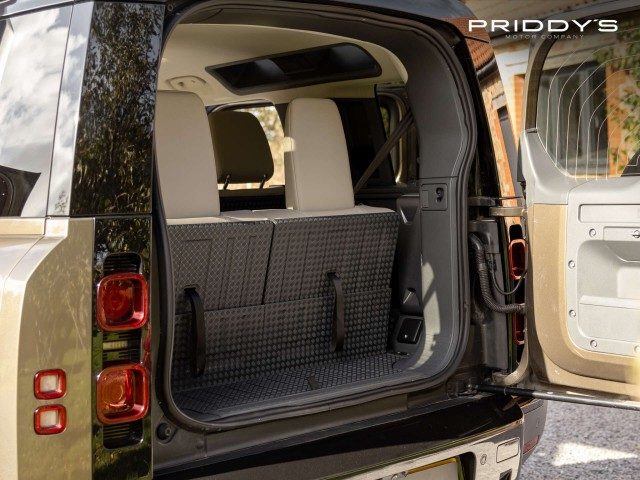 Land Rover Defender - Image 14
