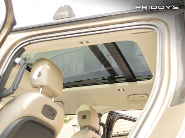 Land Rover Defender - Image 15