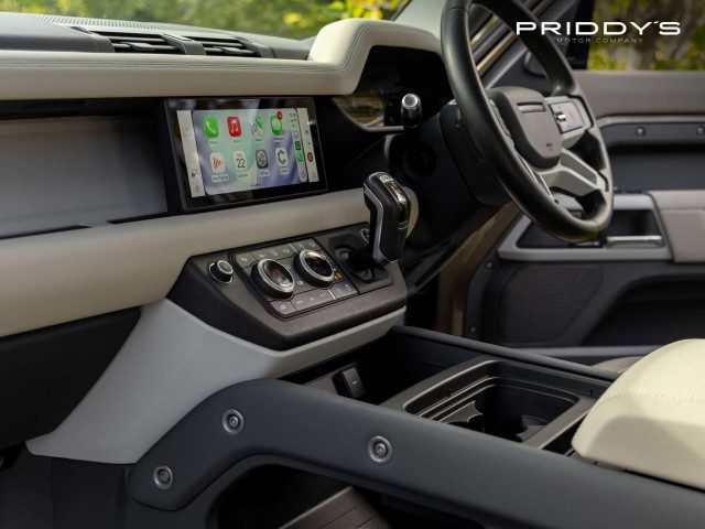 Land Rover Defender - Image 17