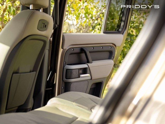 Land Rover Defender - Image 20