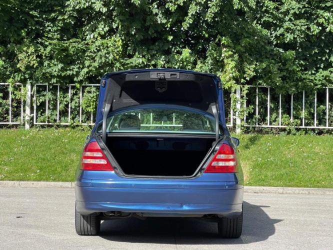 Mercedes-Benz C Class 1.8 C180 - Image 13