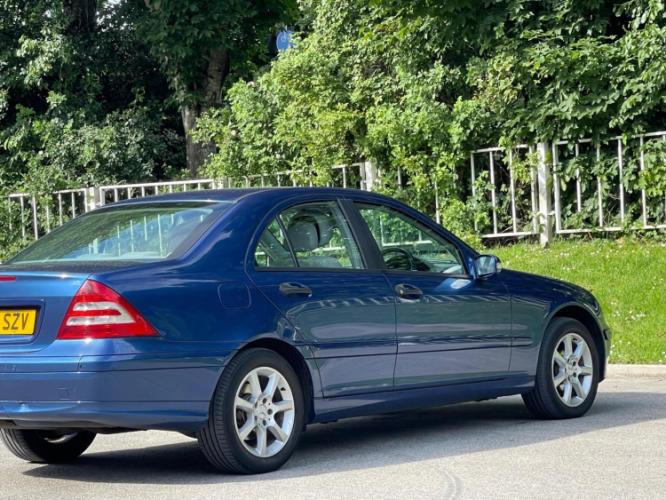 Mercedes-Benz C Class 1.8 C180 - Image 17