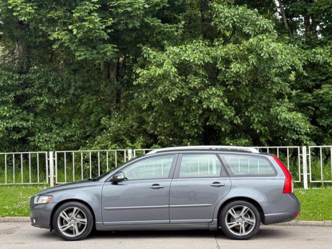 Volvo V50 1.6D Drive Se - Image 9