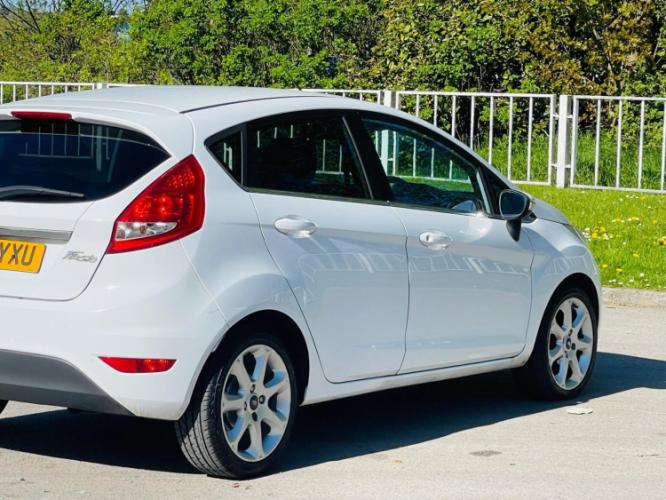 Ford Fiesta 1.25 Zetec 5Dr - Image 17