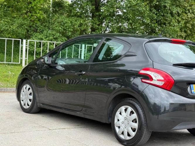 Peugeot 208 1.4 Hdi Access+ - Image 15