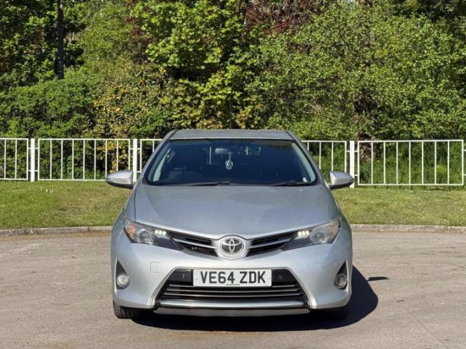 Toyota Auris 1.4 D-4D Excel - Image 2