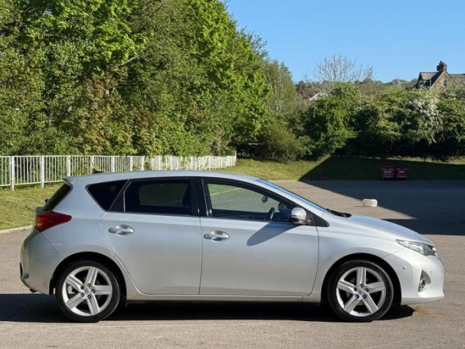 Toyota Auris 1.4 D-4D Excel - Image 5