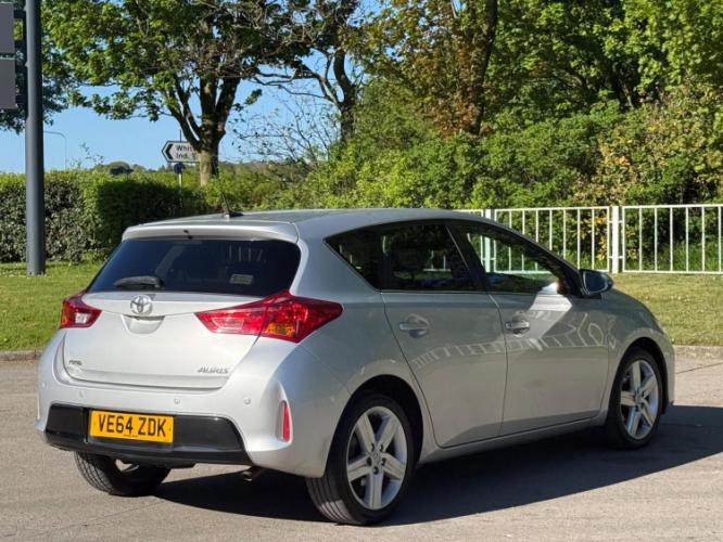 Toyota Auris 1.4 D-4D Excel - Image 6