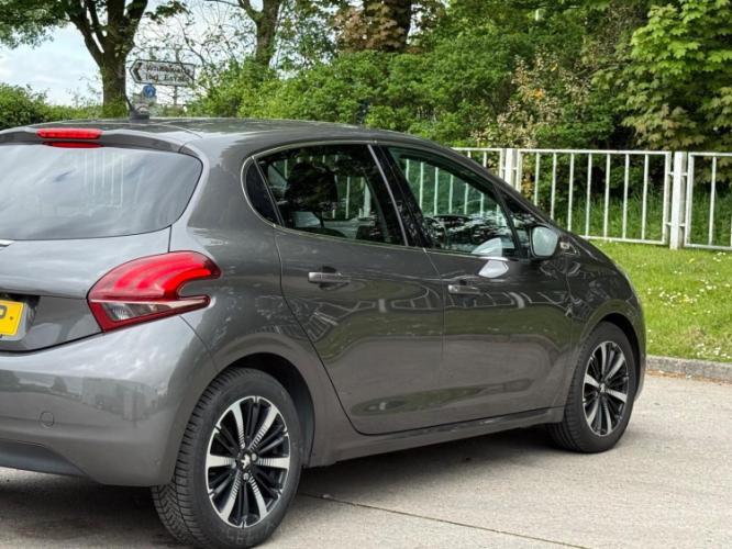 Peugeot 208 1.2 Puretech Tech - Image 17