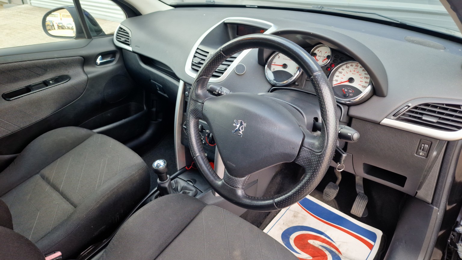 Peugeot 207 - Image 11
