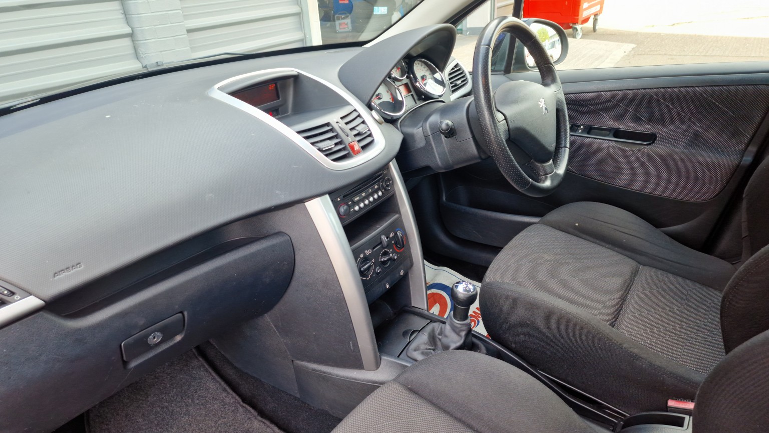Peugeot 207 - Image 13