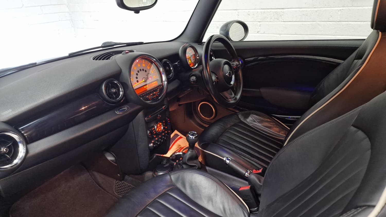 Mini Hatch - Image 13