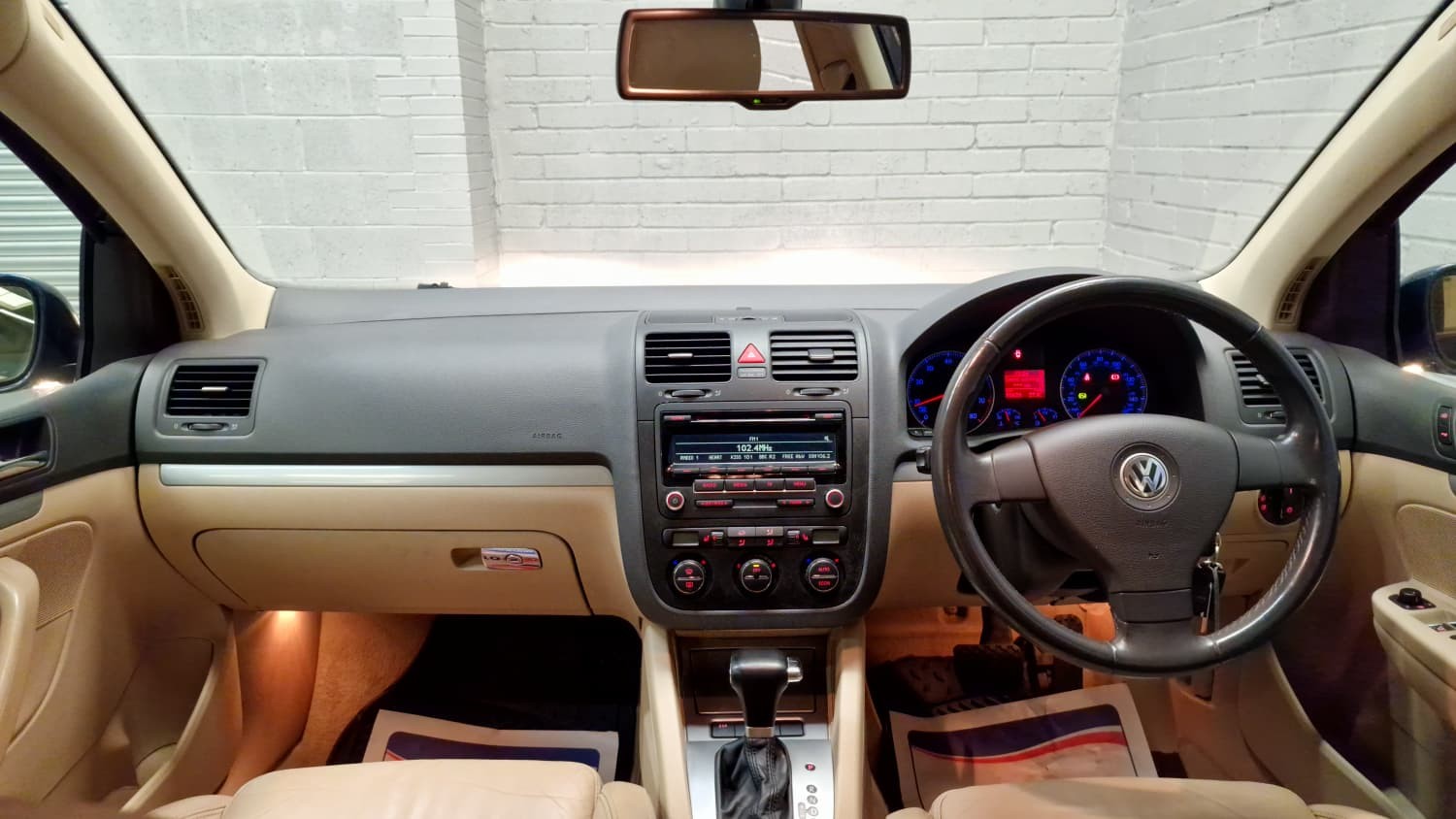 Volkswagen Golf - Image 12
