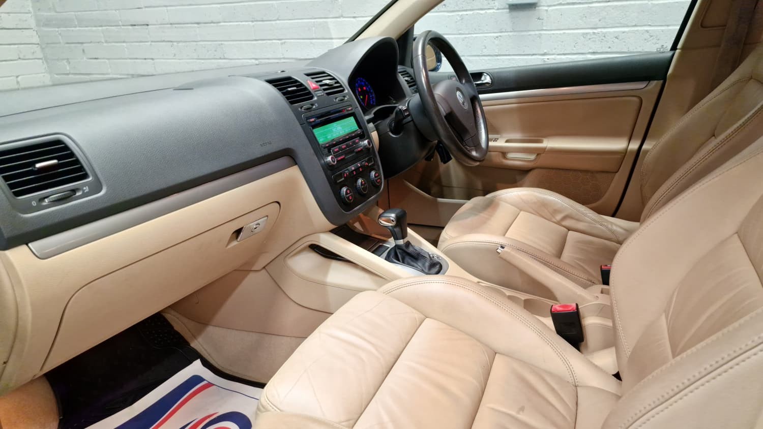 Volkswagen Golf - Image 13