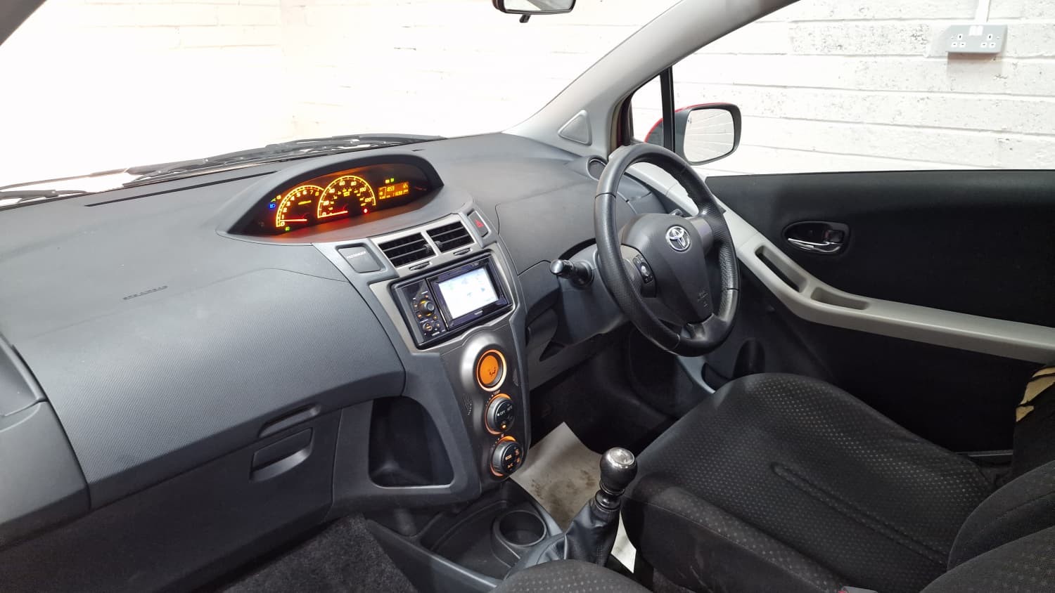 Toyota Yaris - Image 12
