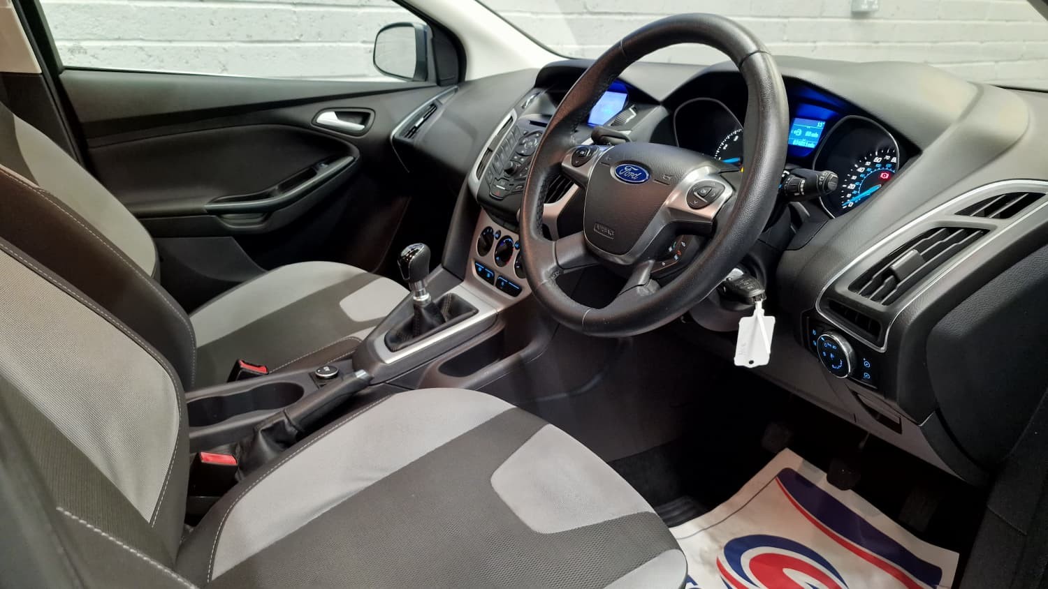 Ford Focus - Image 11