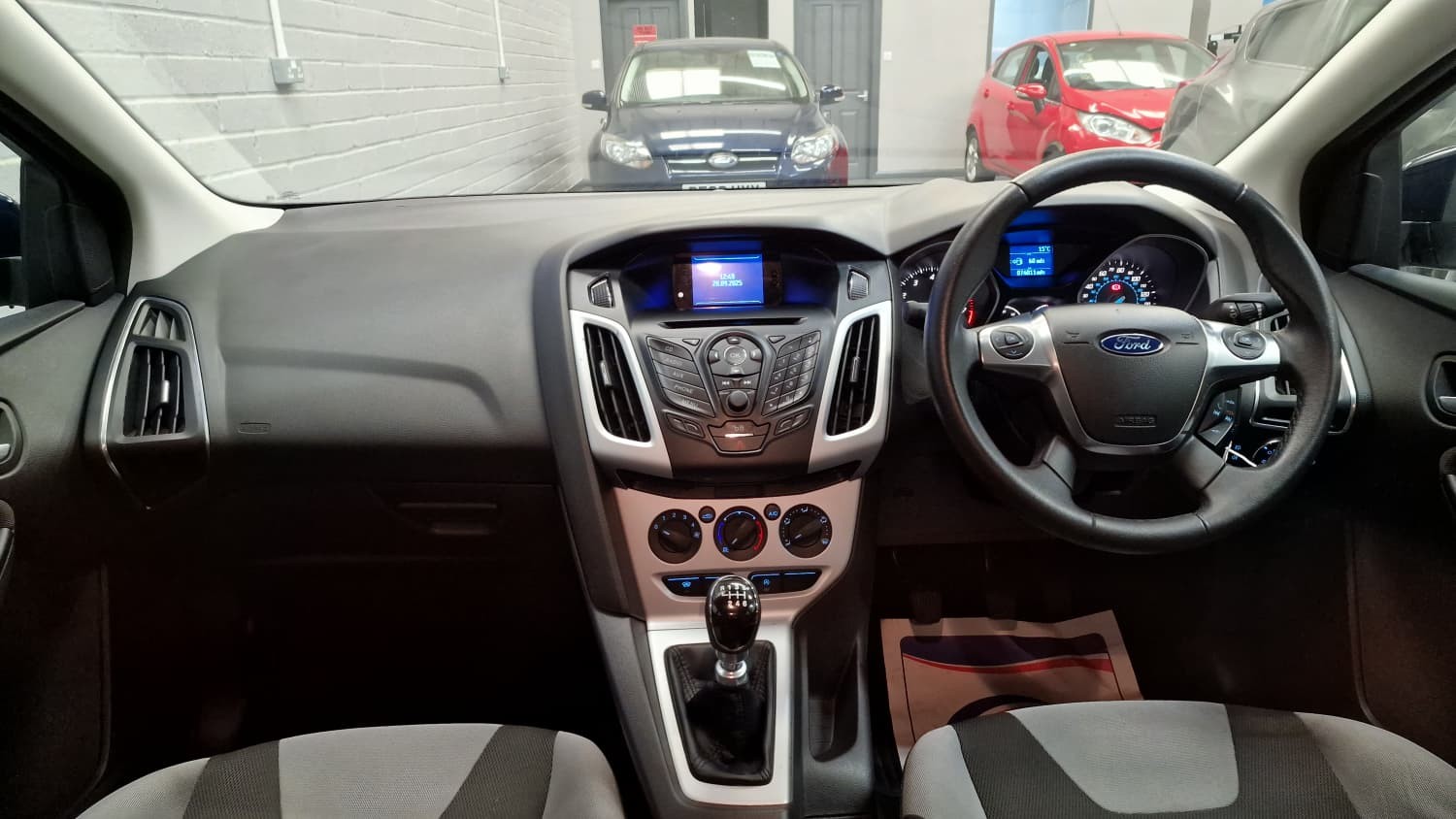 Ford Focus - Image 12
