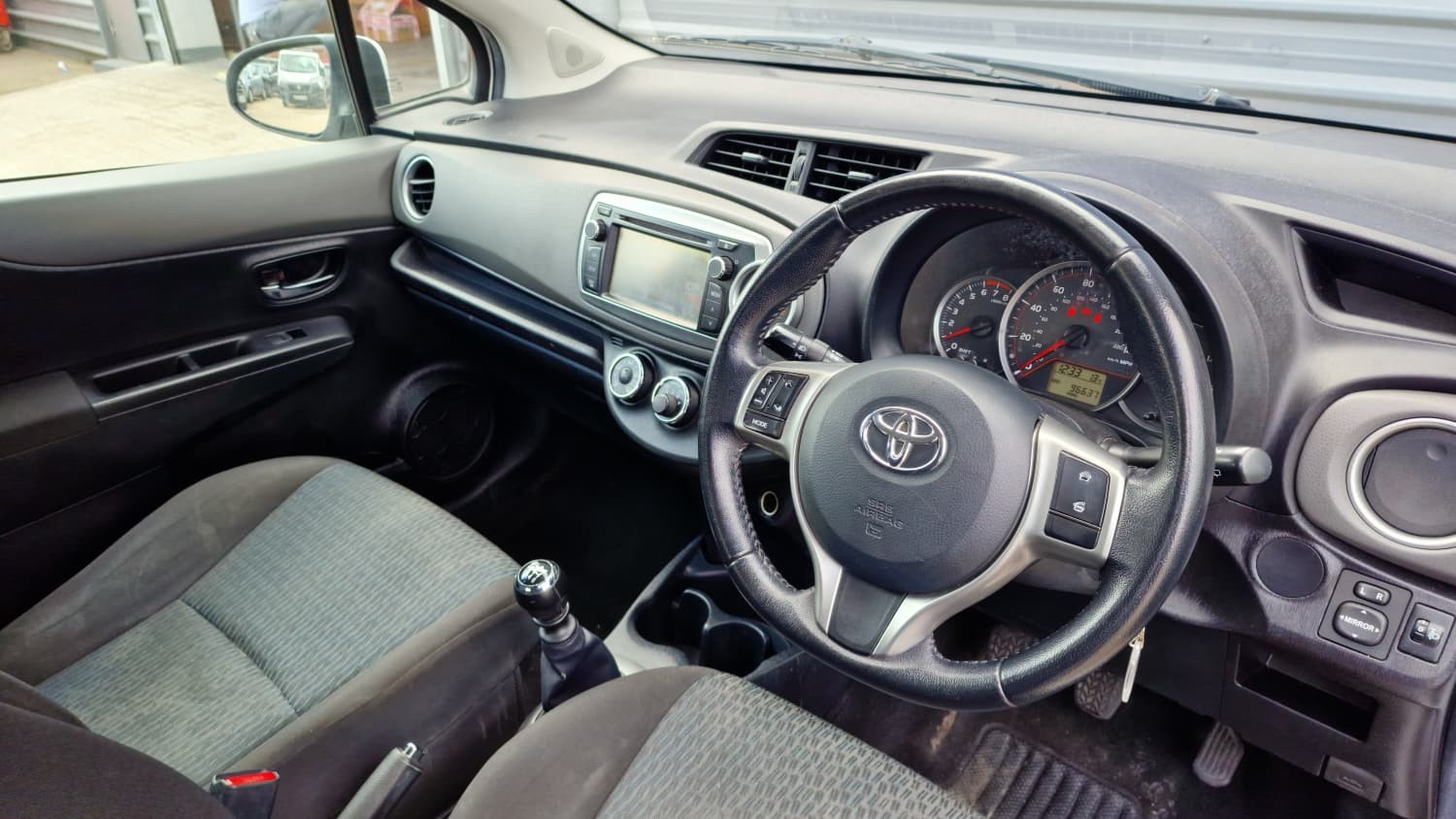 Toyota Yaris - Image 11