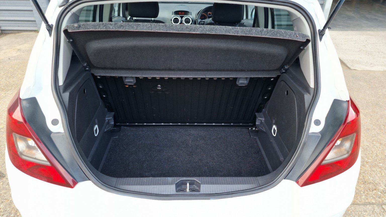 Vauxhall Corsa - Image 15
