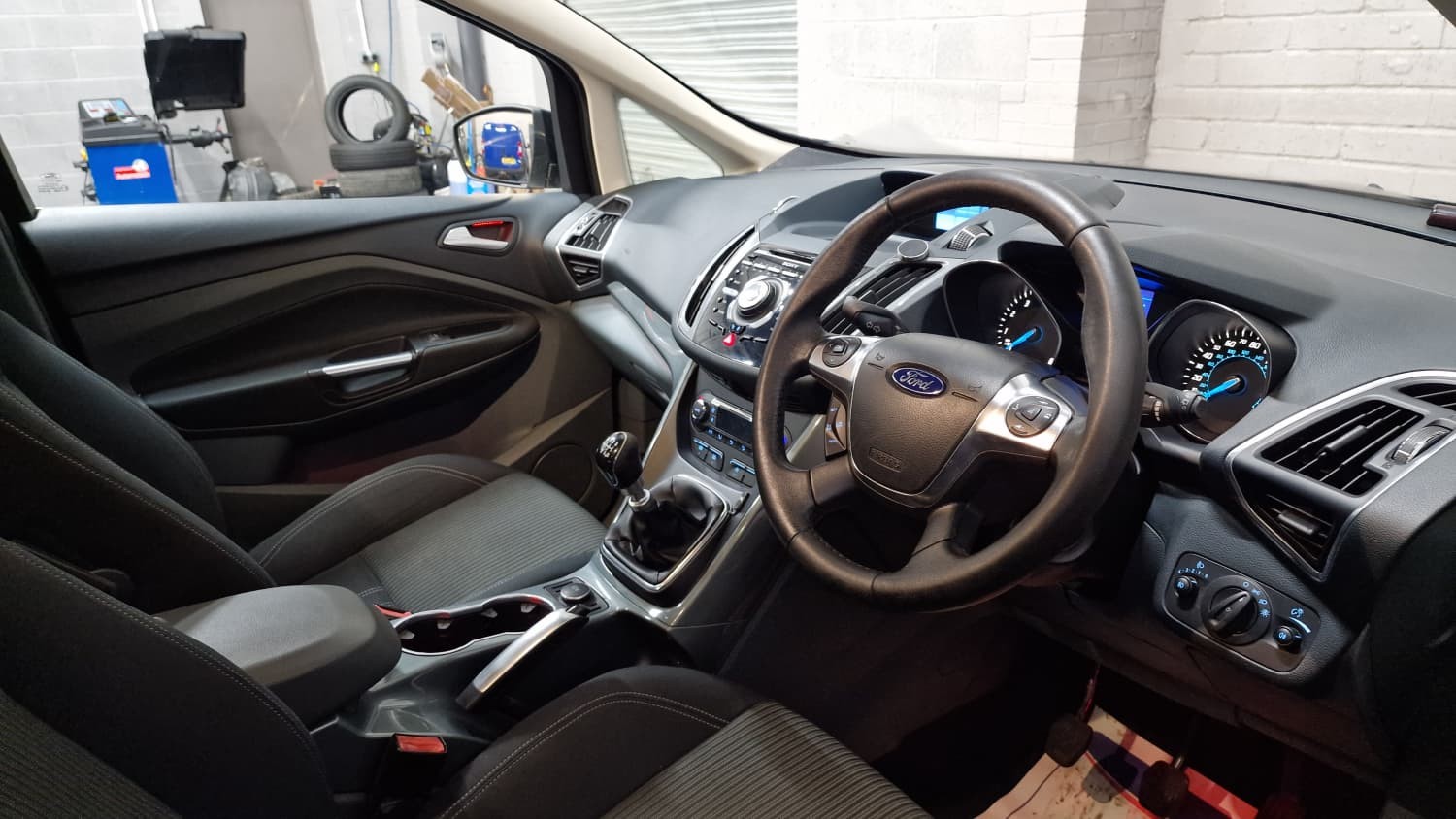 Ford Grand C-Max - Image 11