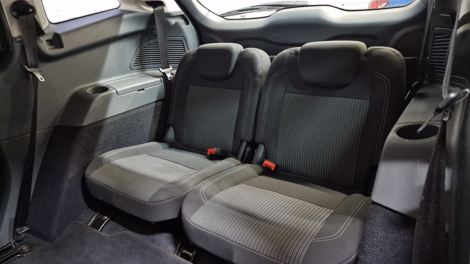 Ford Grand C-Max - Image 19
