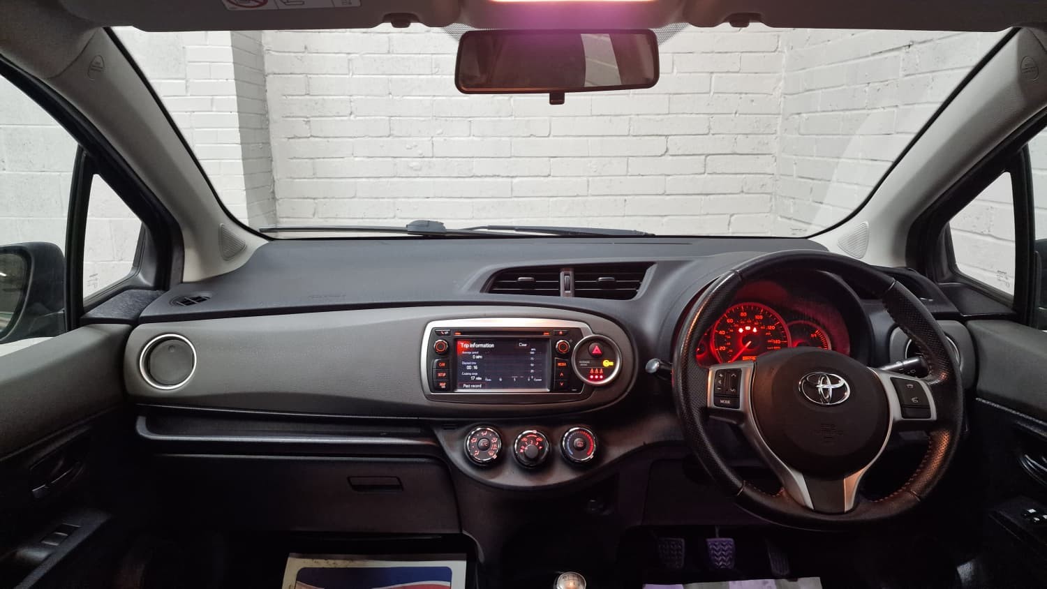 Toyota Yaris - Image 12