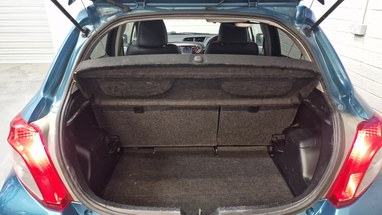 Toyota Yaris - Image 16