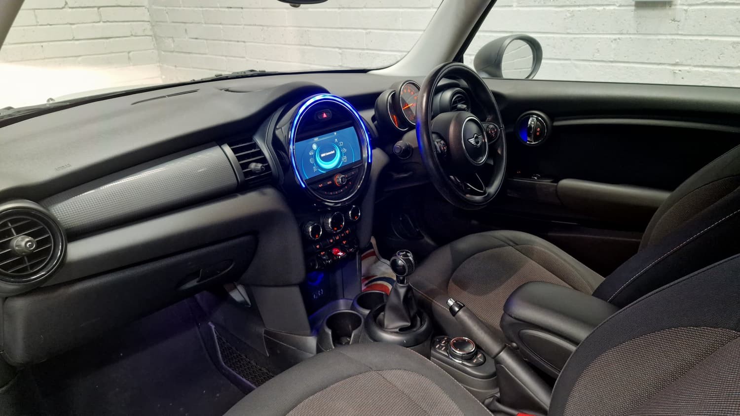 Mini Hatch - Image 13