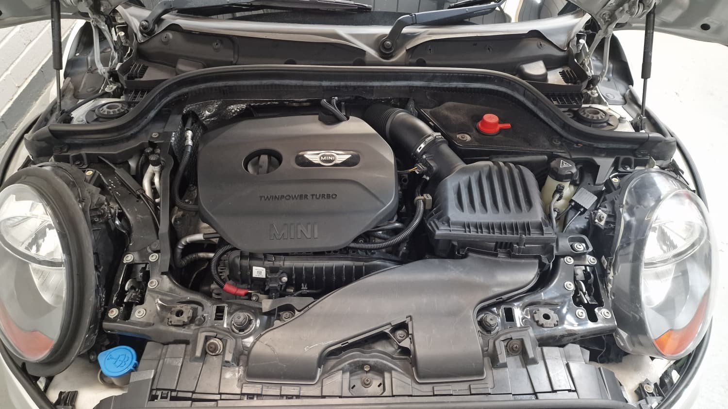 Mini Hatch - Image 18