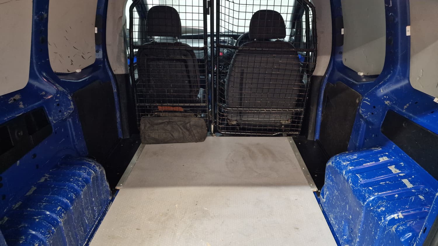 Peugeot Bipper - Image 13