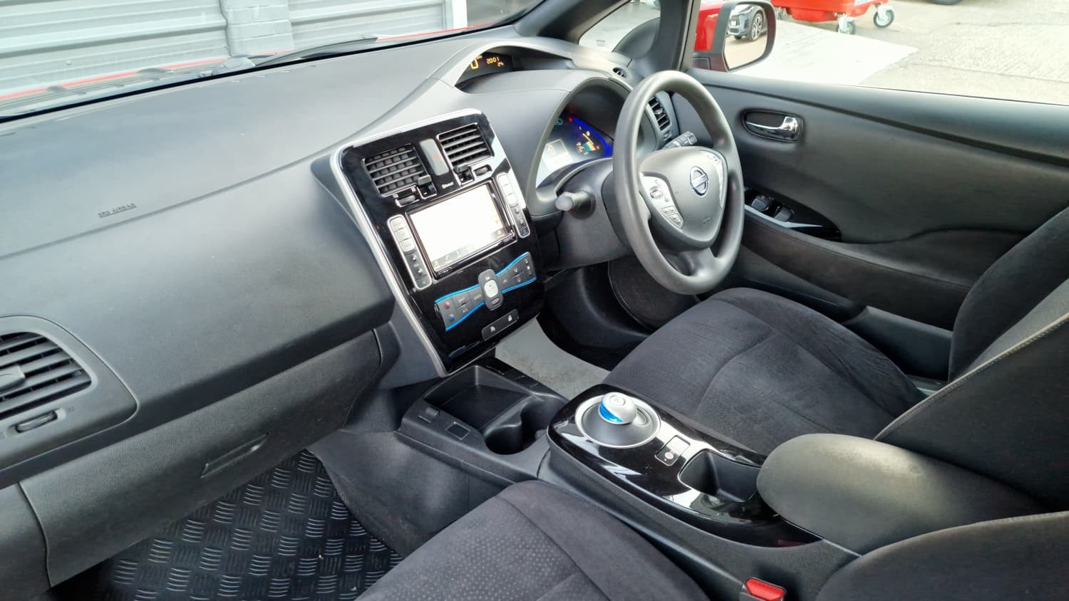 Nissan Leaf - Image 12
