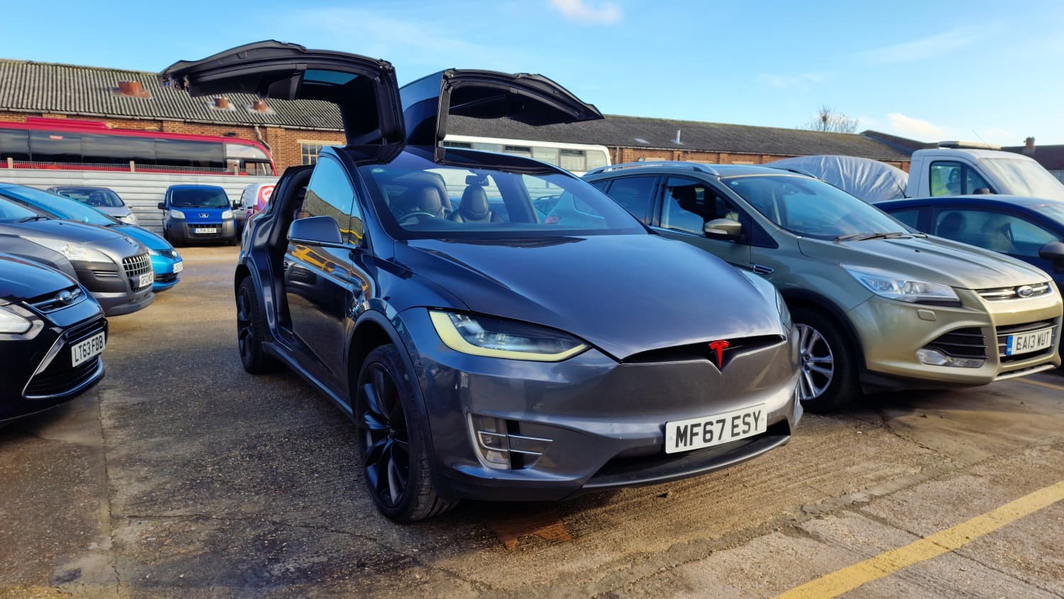 Tesla Model X - Image 2