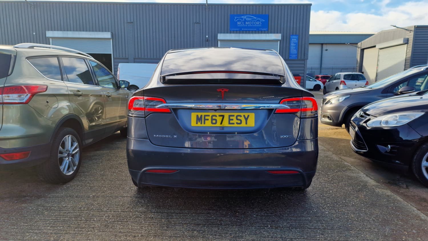 Tesla Model X - Image 9
