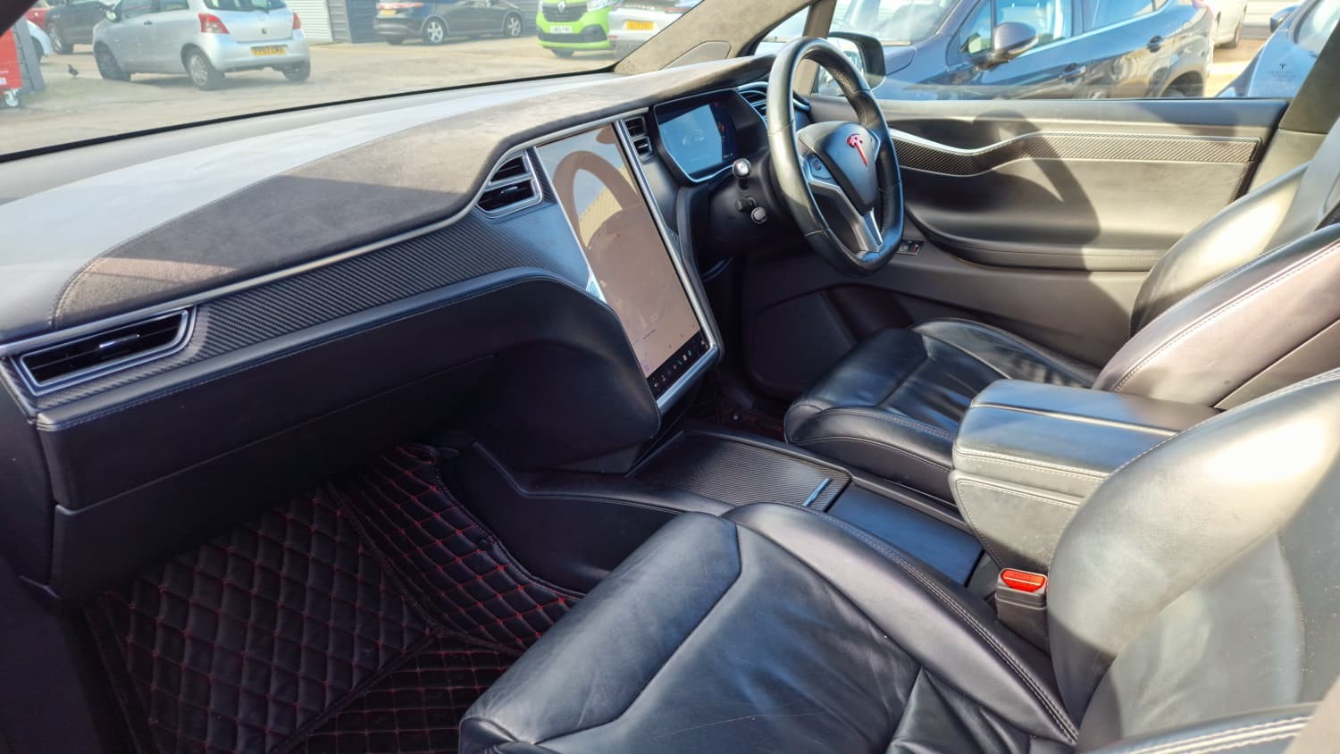 Tesla Model X - Image 12