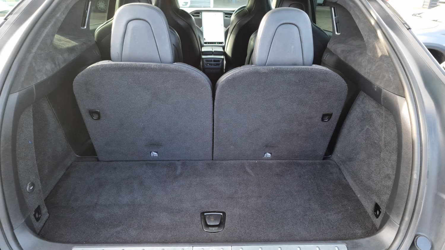 Tesla Model X - Image 17