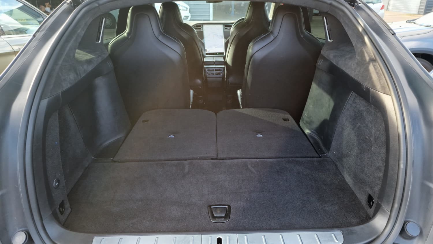 Tesla Model X - Image 18
